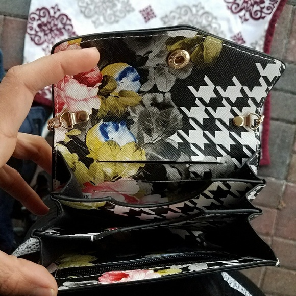 SOLD!! Nwot Floral crossbody - Picture 4 of 5